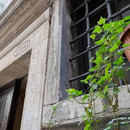 Lejlighed In A Historic Venetian Building