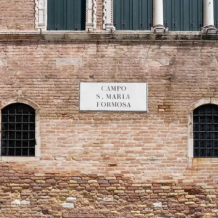 In A Historic Venetian Building Apartment Venedig
