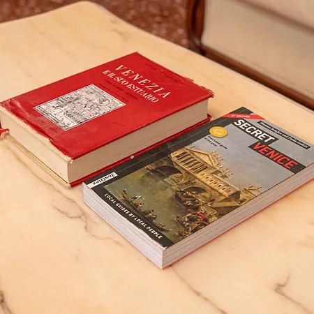 In A Historic Venetian Building Βενετία