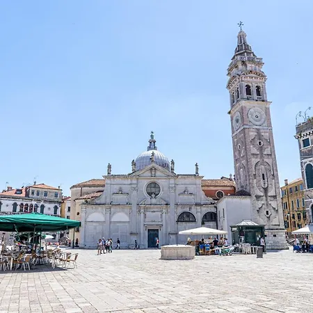 Apartment In A Historic Venetian Building *